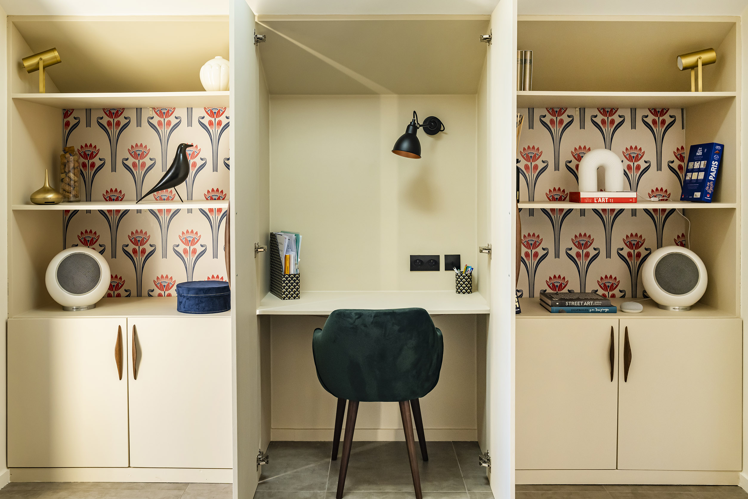 ByNathalieBertaux_Aucoindufeu_meuble-sur-mesure-bureau-papier-peint