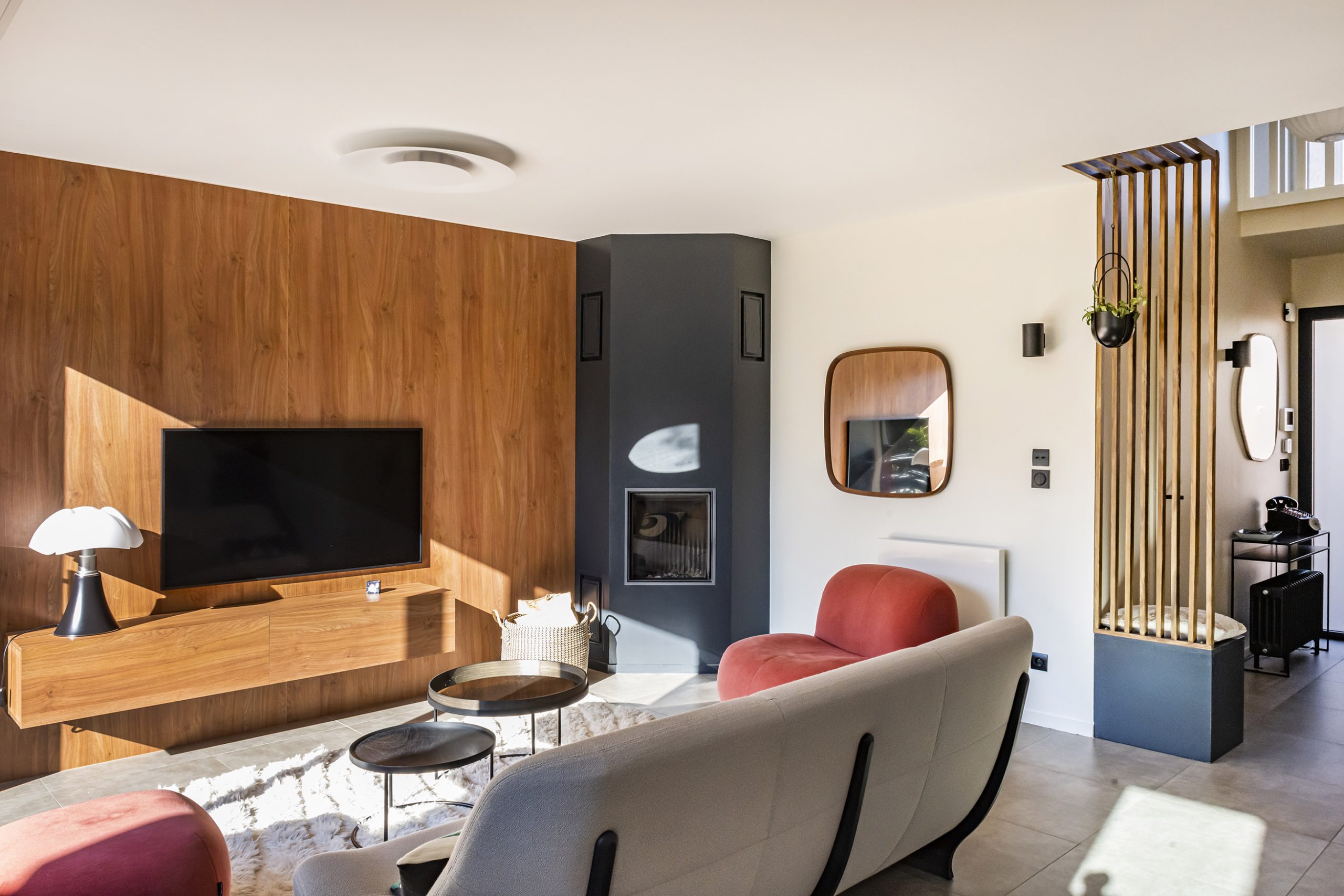 ByNathalieBertaux_Aucoindufeu_salon-bois-decoration-claustra